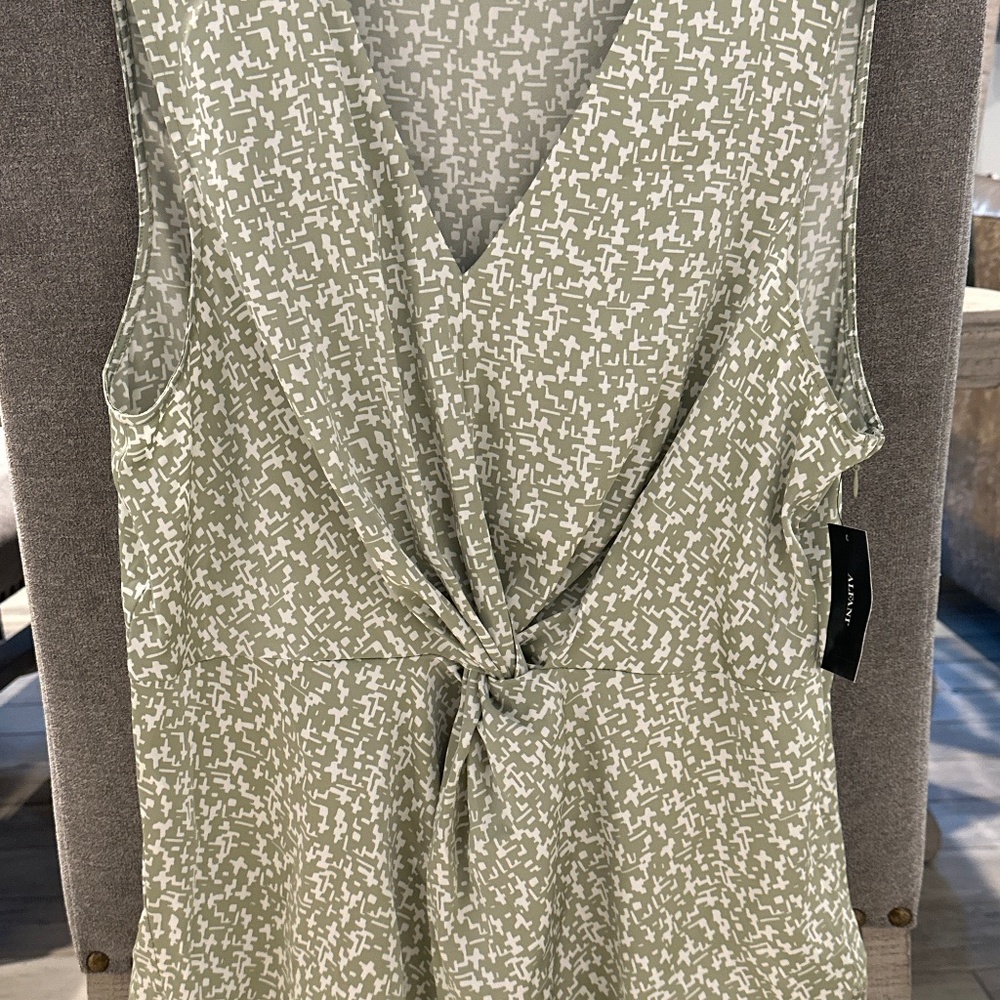 Sleeveless blouse